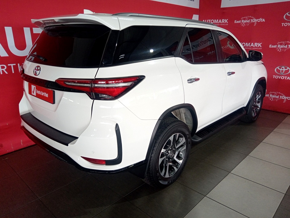 TOYOTA  FORTUNER 2.4GD-6 R/B A/T, image 2